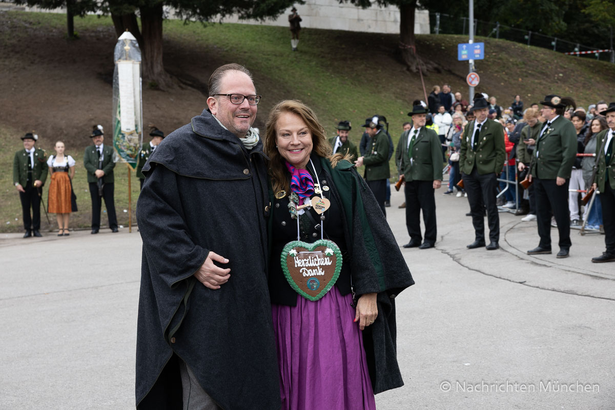 Boellerschießen auf den Stufen zur Bavaria anlaesslich des Landesschießens des Bayerischen Sportschuetzenbundes 2025