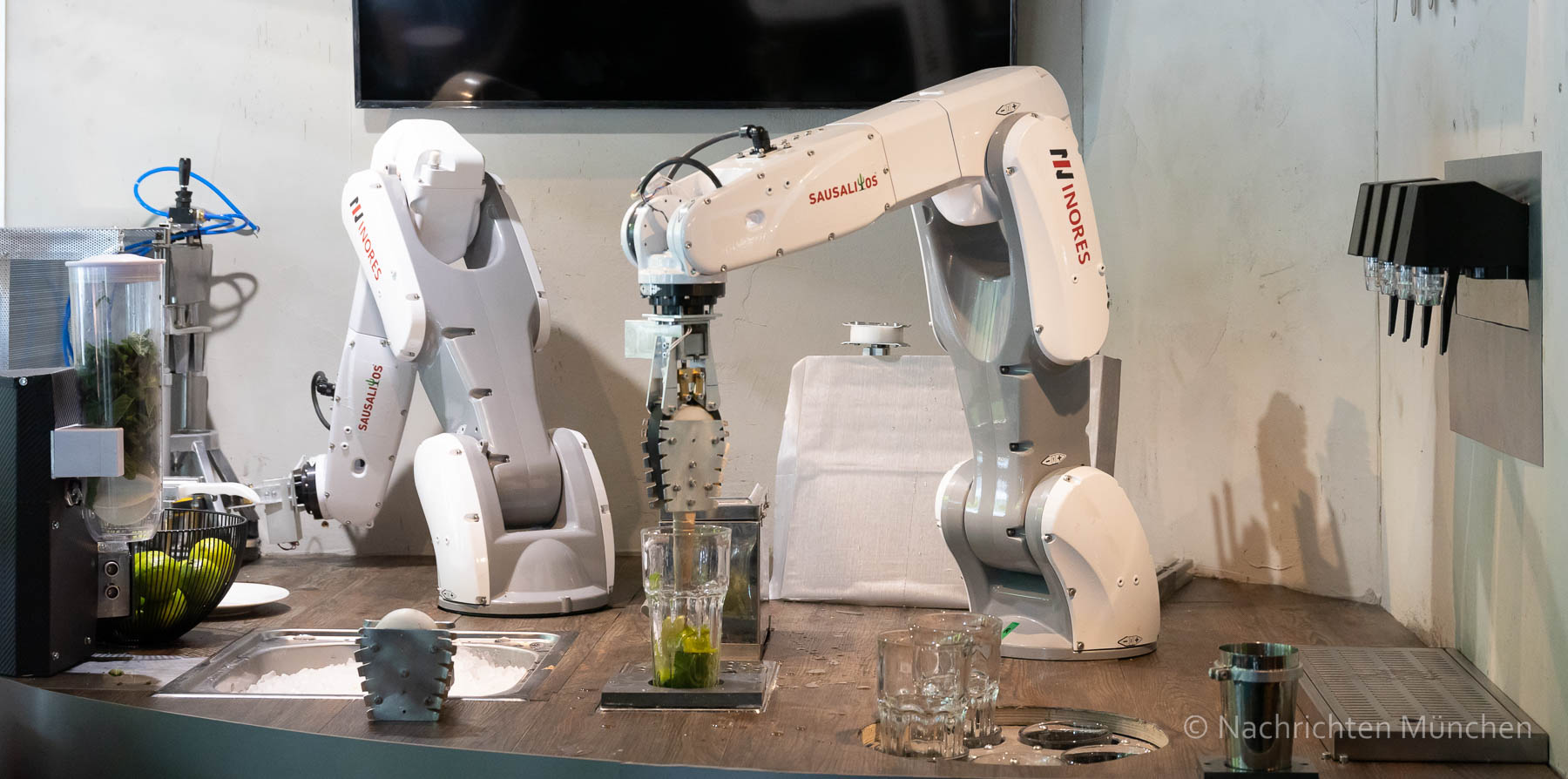 Erste Roboter-Bar Deutschlands