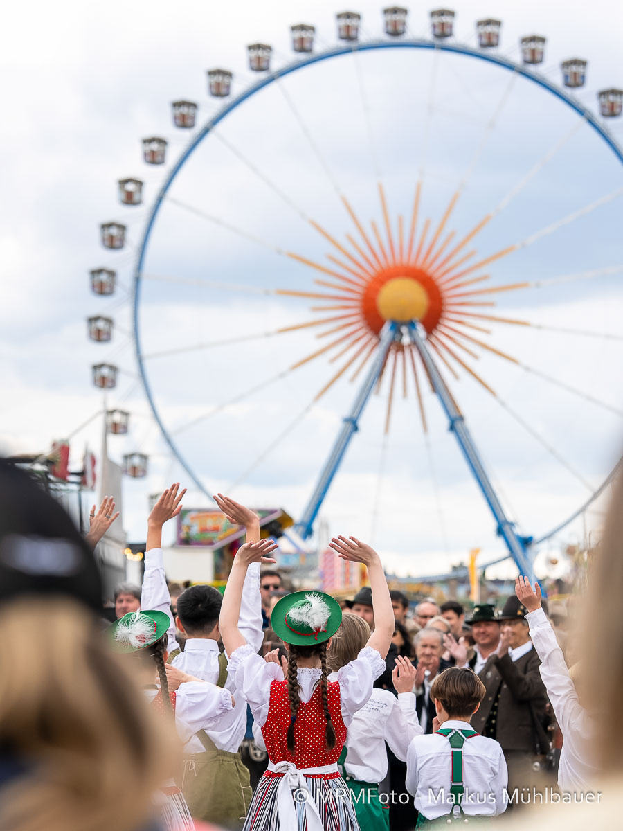Muenchner Fruehlingsfest 2025 eroeffnet