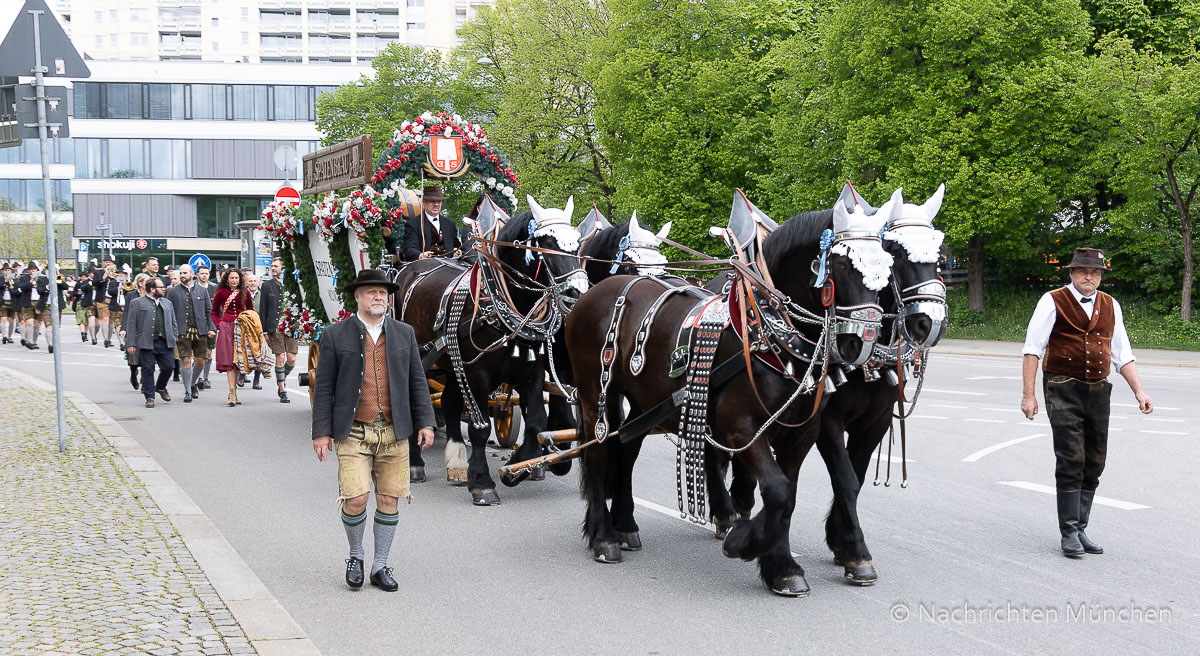 Muenchner Fruehlingsfest 2025 eroeffnet
