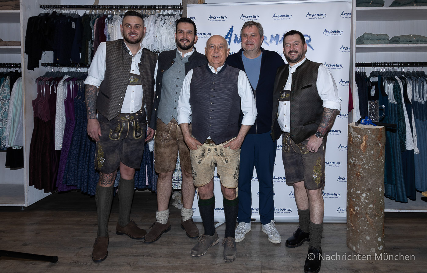 Darts meets Tracht - Darts-Stars Joe Cullen und Jonny Clayton in Tracht