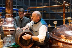 Bayerische Bierkönigin lernt anzapfen 1