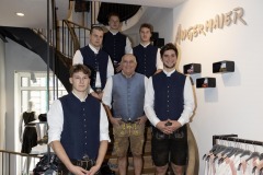 EHC-Red-Bull-Muenchen-Einkleidung-bei-Trachten-Angermaier-23-von-38