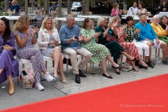 Ein-Herz-fuer-Rentner-Modenschau-2022-50-von-97