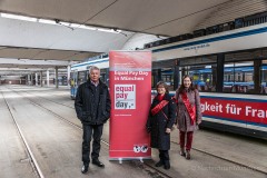 Equal-Pay-Day-Tram-einen-Monat-fuer-Lohngerechtigkeit-unterwegs-10-von-29