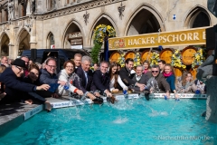 Geldbeutelwaschen im Fischbrunnen 2019 (8 von 15)