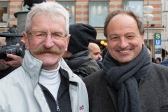 Geldbeutelwaschen-im-Fischbrunnen-München-2020-8-von-8