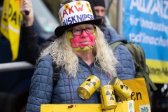 Greenpeace-und-BUND-Naturschutz-feiern-Atomausstieg-in-Muenchen-20-von-30