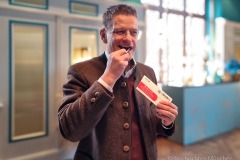 Hoffnung-fuer-Blutkrebspatienten-Grosse-Registrierungsaktion-im-Pschorr-am-Viktualienmarkt-2-von-5