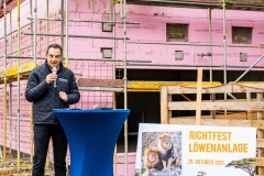 Tierparkdirektor Rasem Baban ist am Freitag (29.10.2021) während dem Richtfest auf der neuen Löwenanlage im Tierpark Hellabrunn in München zu sehen. Foto: Marc Müller/Tierpark Hellabrunn