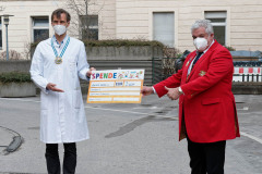 narrhalla-scheckuebergabe-an-Haunersche-Kinderklinik-0080