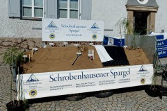 Wirtschaftsminister-Hubert-Aiwanger-sticht-ersten-Spargel-in-Schrobenhausen-1-von-44