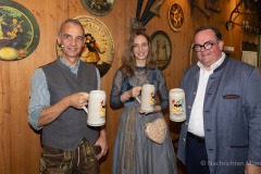 Stefan Kroell praesentiert den offiziellen Sammlerkrug Oktoberfest 2024,