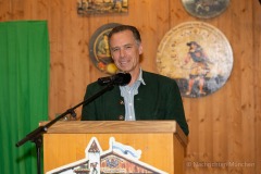 Stefan Kroell praesentiert den offiziellen Sammlerkrug Oktoberfest 2024,