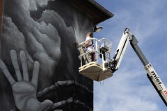StopBombingCivilians-Haushohes-Graffiti-gegen-Bomben-auf-Wohngebiete-eingeweiht-12-von-62