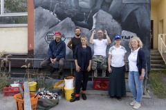 StopBombingCivilians-Haushohes-Graffiti-gegen-Bomben-auf-Wohngebiete-eingeweiht-55-von-62