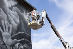 StopBombingCivilians-Haushohes-Graffiti-gegen-Bomben-auf-Wohngebiete-eingeweiht-9-von-62