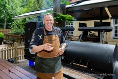 Traditionsbiergarten-Menterschwaige-wird-zu-Muenchens-BBQ-Hotspot-11-von-25