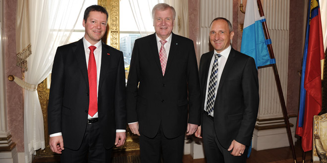 Wolfgang Allgäuer (GF Hoval GmbH), Horst Seehofer, Adrian Hasler (Regierungschef von Liechtenstein) Empfang im Prinz-Carl- Palais in München am 04.02.2015 - Foto: Hoval / Tinnefeld