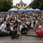 Kultig, zünftig, mit fetziger Volksmusik: Der Kocherlball am Chinesischen Turm – heuer am 23. Juli 2017