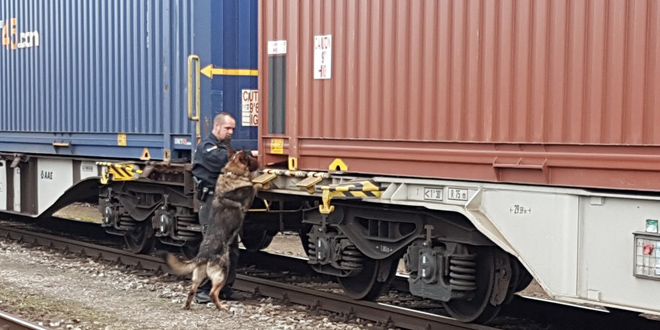 migranten-aus-containerzug-befreit