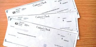 Fast ein teurer Flug - Passagiere vergessen Kassenschecks mit einem Gesamtwert von knapp 166.000 US-Dollar im Flieger