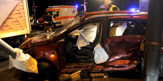 Frau bei Verkehrsunfall schwer verletzt