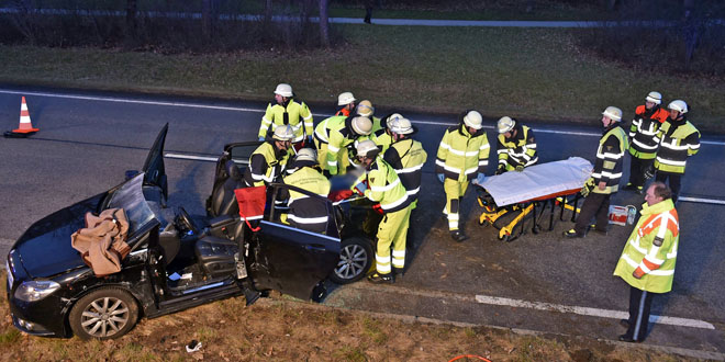 Frau bei Verkehrsunfall schwer verletzt Frau bei Verkehrsunfall schwer verletzt