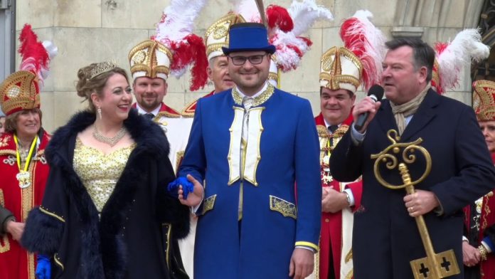 Narrhalla Prinzenpaar 2018 auf dem Marienplatz München inthronisiert Narrhalla Prinzenpaar 2018 auf dem Marienplatz München inthronisiert