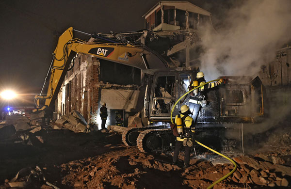 Bagger in Vollbrand