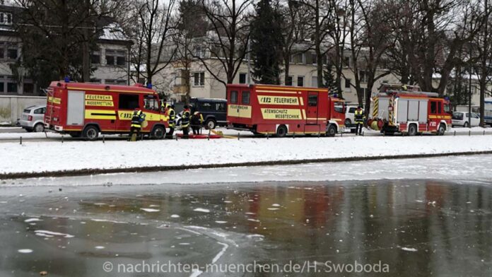 Eisrettungsuebung-Berufsfeuerwehr-0010