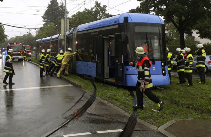 Willibaldplatz: Entgleiste Trambahn