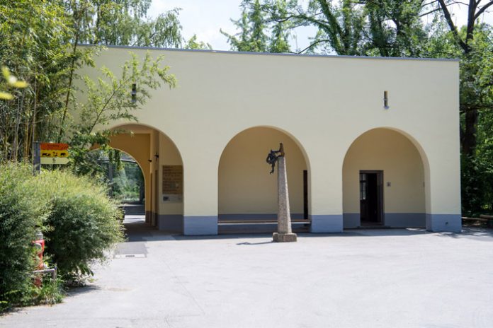 Historisches in neuem Glanz: Die renovierte Affenpforte mit Kiosk ist fertiggestellt Historisches in neuem Glanz: Die renovierte Affenpforte mit Kiosk ist fertiggestellt
