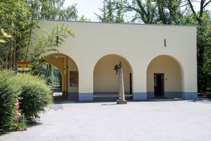 Historisches in neuem Glanz: Die renovierte Affenpforte mit Kiosk ist fertiggestellt