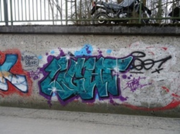 Vier Tatverdächtige nach Sachbeschädigung durch Graffiti in mehreren hundert Fällen ermittelt Vier Tatverdächtige nach Sachbeschädigung durch Graffiti in mehreren hundert Fällen ermittelt