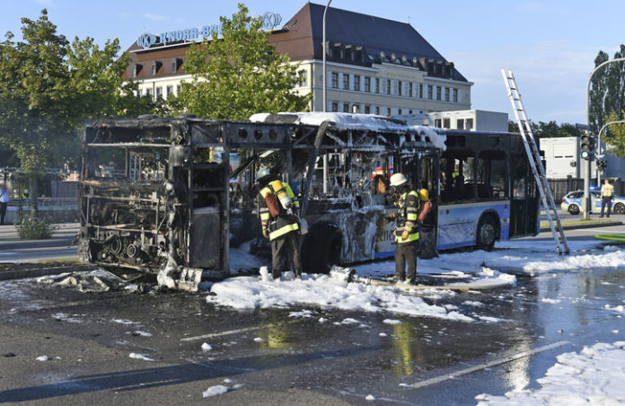 Linienbus komplett ausgebrannt