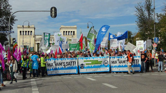 18.000 Menschen bei der Mia ham's satt Demo in München