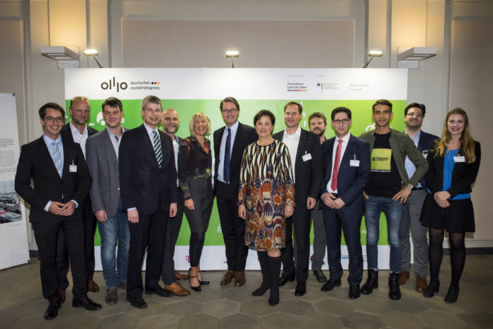 Deutscher Mobilitätspreis 2018: Bundesverkehrsminister Scheuer ehrt Preisträgerin aus Neufarn Deutscher Mobilitätspreis 2018: Bundesverkehrsminister Scheuer ehrt Preisträgerin aus Neufarn
