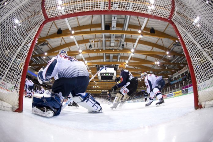 EHC Red Bulls mit Overtime-Niederlage in Bremerhaven EHC Red Bulls mit Overtime-Niederlage in Bremerhaven