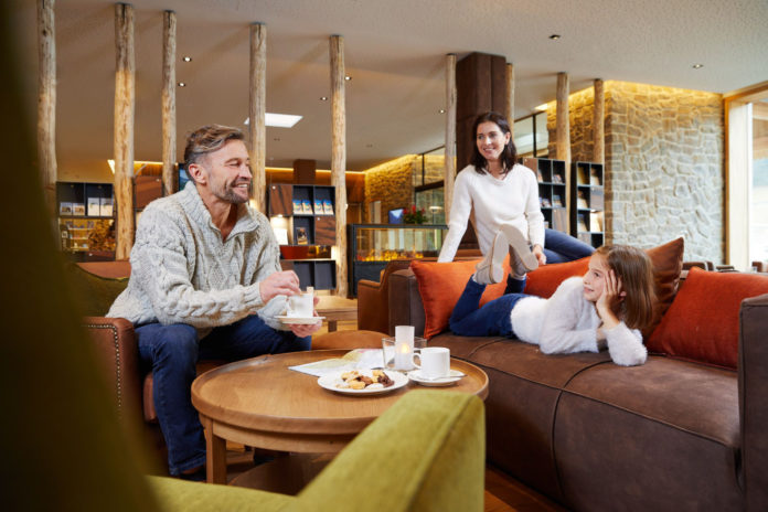 restaurant_hotelbar_leading_family_hotel_resort_dachsteinkoenig Ein Kinderhotel, das die Erwachsenen lieben