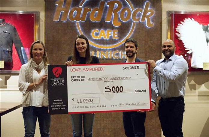 Hard Rock Cafe München spendet 5.000 US-Dollar an “Stiftung Ambulantes Kinderhospiz München”