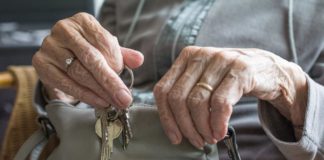 Falsche Polizeibeamten am Hasenbergl und in Laim unterwegs