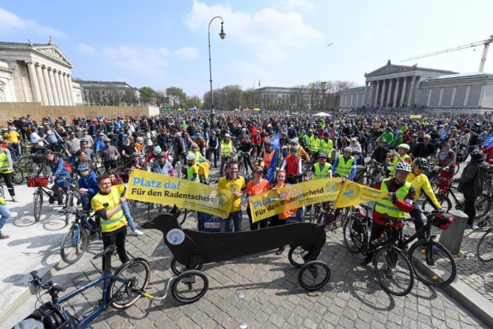 ADFC-Radsternfahrt lockte 15.000 TeilnehmerInnen auf die Straßen