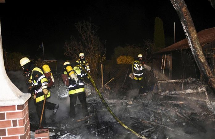 Feuer im Schrebergarten Feuer im Schrebergarten