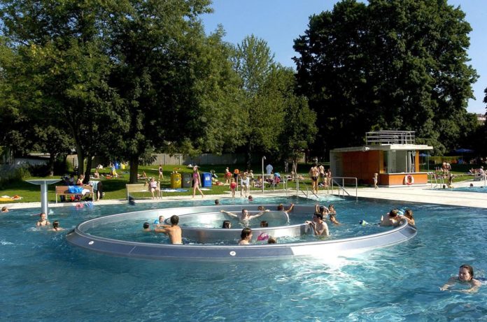 OB Reiter und Bürgermeister Pretzl: Umsonst Baden für alle unter 18 OB Reiter und Bürgermeister Pretzl: Umsonst Baden für alle unter 18