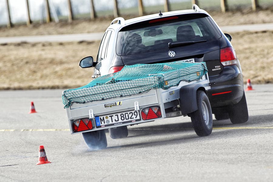 Zwei Pkw-Anhänger fallen im ADAC Test durch - Nachrichten München