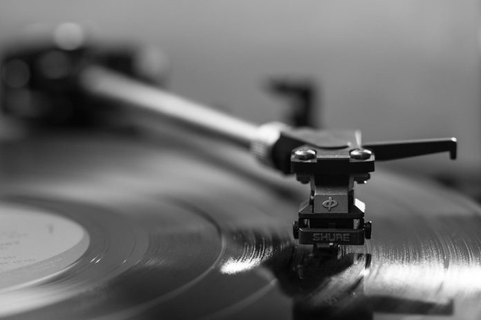 Vinyl trotz leichter Rückgänge weiter stark in der Nische