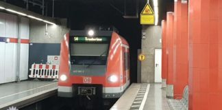 Sturz ins Gleis - 50-Jähriger wird von S-Bahn touchiert und nur leicht verletzt