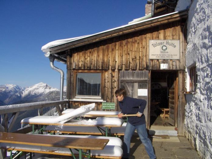 Wanderer aufgepasst: Viel Schnee in den Bergen Wanderer aufgepasst: Viel Schnee in den Bergen