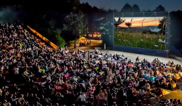 Großes Kino und laue Sommernächte auf der Seebühne im Münchner Westpark Großes Kino und laue Sommernächte auf der Seebühne im Münchner Westpark